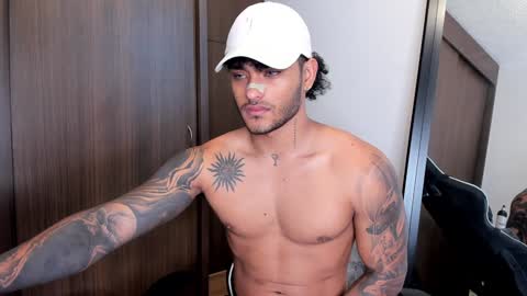 Snapshot of alessandro_vanni chatting on December 22, 3:22 pm Alessandro Vanni online show from December 22, 3:22 pm