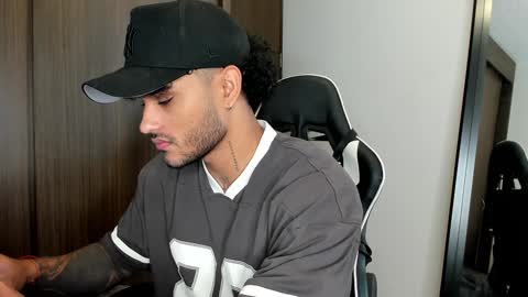 Snapshot of alessandro_vanni chatting on December 29, 3:24 pm Alessandro Vanni online show from December 29, 3:24 pm