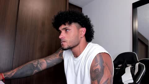 Snapshot of alessandro_vanni chatting on January 7, 12:24 am Alessandro Vanni online show from January 7, 12:24 am