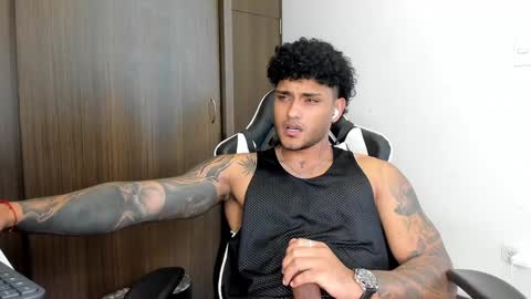 Snapshot of alessandro_vanni chatting on February 3, 7:10 pm Alessandro Vanni online show from February 3, 7:10 pm