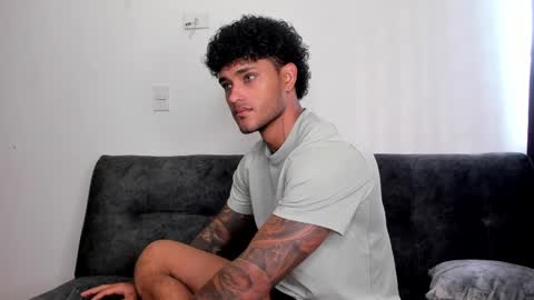 Snapshot of alessandro_vanni chatting on February 17, 12:48 pm Alessandro Vanni online show from February 17, 12:48 pm