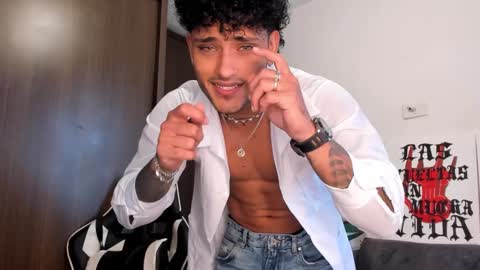 Snapshot of alessandro_vanni chatting on September 13, 6:51 pm Alessandro Vanni online show from September 13, 6:51 pm