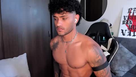 Snapshot of alessandro_vanni chatting on September 28, 12:43 pm Alessandro Vanni online show from September 28, 12:43 pm