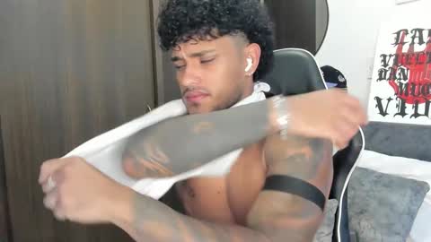 Snapshot of alessandro_vanni chatting on September 30, 1:05 pm Alessandro Vanni online show from September 30, 1:05 pm