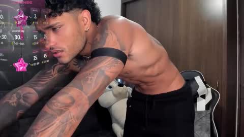 Snapshot of alessandro_vanni chatting on October 23, 8:18 pm Alessandro Vanni online show from October 23, 8:18 pm