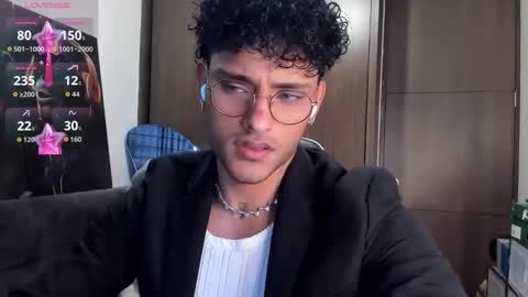 Snapshot of alessandro_vanni chatting on October 28, 8:44 pm Alessandro Vanni online show from October 28, 8:44 pm