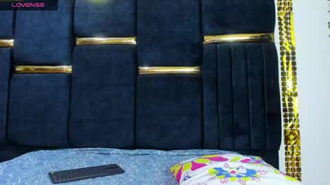 Alessie and scarlet online show from December 1, 11:15 am