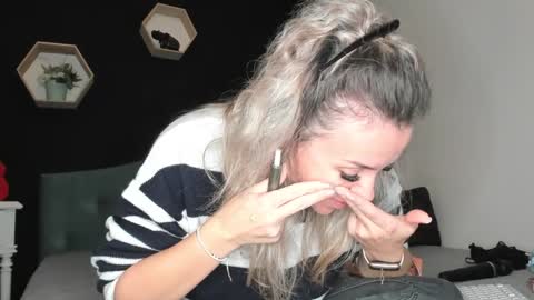 Snapshot of alesys69 chatting on December 3, 8:39 pm alesys69 online show from December 3, 8:39 pm