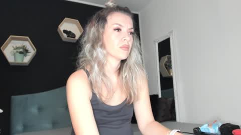 Snapshot of alesys69 chatting on December 7, 11:12 pm alesys69 online show from December 7, 11:12 pm