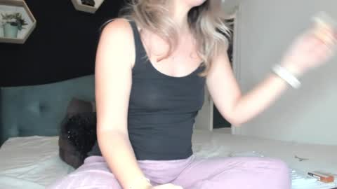 Snapshot of alesys69 chatting on January 4, 12:37 am alesys69 online show from January 4, 12:37 am