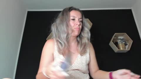 Snapshot of alesys69 chatting on September 21, 9:38 pm alesys69 online show from September 21, 9:38 pm