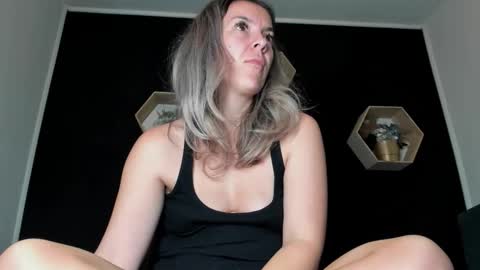 Snapshot of alesys69 chatting on October 18, 10:21 pm alesys69 online show from October 18, 10:21 pm