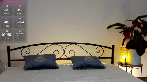 Emi online show from September 15, 8:09 pm