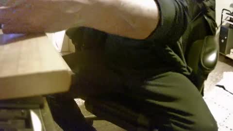 Snapshot of alex81pv1981 chatting on December 22, 6:04 pm alex81pv1981 online show from December 22, 6:04 pm