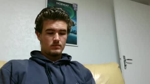 Snapshot of alex83530 chatting on December 31, 1:52 pm Alex83530 online show from December 31, 1:52 pm