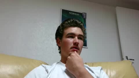 Snapshot of alex83530 chatting on January 6, 6:52 pm Alex83530 online show from January 6, 6:52 pm