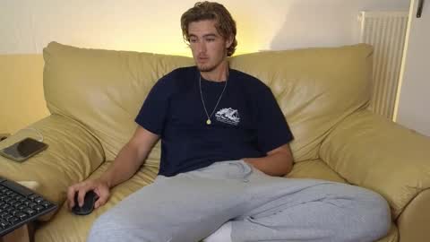 Snapshot of alex83530 chatting on October 23, 8:02 am Alex83530 online show from October 23, 8:02 am