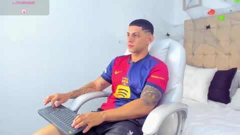 alex online show from October 4, 11:52 am