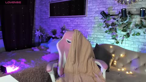 alex_howell online show from January 10, 8:37 pm