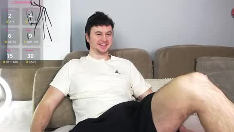 Snapshot of alex_onelove chatting on March 10, 6:27 am Alex online show from March 10, 6:27 am