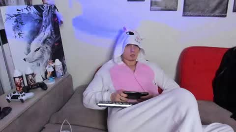 Alex WandHot online show from March 7, 4:00 pm