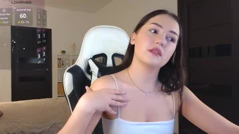 Snapshot of alexa_2007 chatting on November 3, 2:35 am Alexa dont forget to thumbs up me online show from November 3, 2:35 am