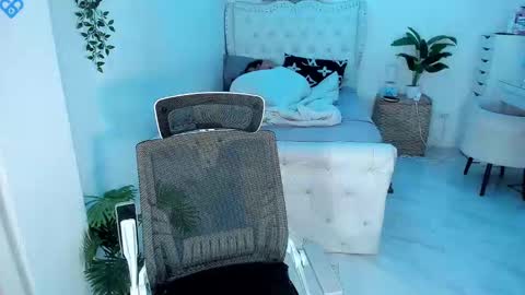 ALEXA    -    DONT FORGET TO FOLLOW AND RATE ME THUMBS UP online show from December 5, 11:38 am