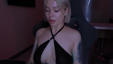 Snapshot of alexamason chatting on October 9, 2:42 am Alexa Mason online show from October 9, 2:42 am