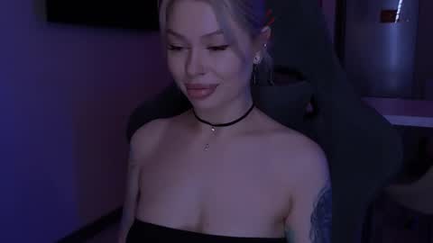 Snapshot of alexamason chatting on November 4, 2:10 am Alexa Mason online show from November 4, 2:10 am