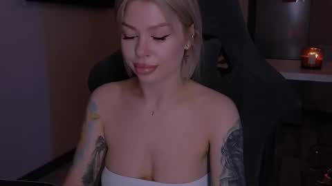 Snapshot of alexamason chatting on November 19, 2:11 am Alexa Mason online show from November 19, 2:11 am