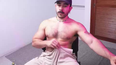 Snapshot of alexdimartino chatting on October 22, 9:47 pm Alex Dimartino online show from October 22, 9:47 pm