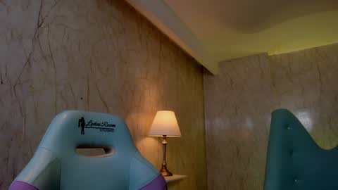 Alexiaa  Online 1430 to 2100 GMT-5 online show from December 24, 3:05 am