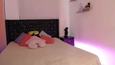 Snapshot of alexis21_ chatting on September 17, 5:20 am Alexis online show from September 17, 5:20 am