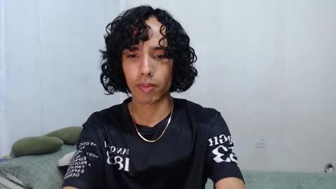 Snapshot of alexis21_ chatting on December 4, 6:49 pm Alexis online show from December 4, 6:49 pm