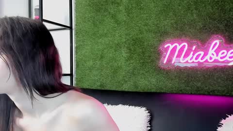 alexisbanx online show from December 6, 3:44 pm