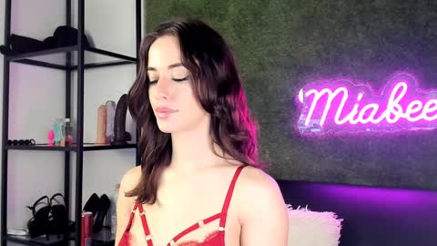 alexisbanx online show from December 23, 1:45 pm