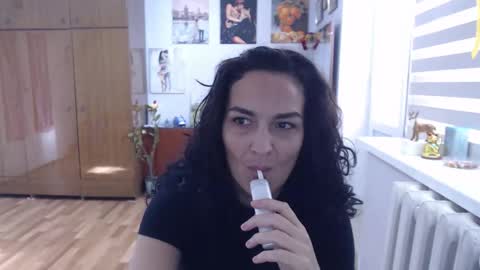 Snapshot of alexismillers chatting on October 30, 10:27 am AlexisMillers online show from October 30, 10:27 am