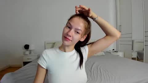 Snapshot of alexisyourdream chatting on September 10, 6:35 am Alex online show from September 10, 6:35 am