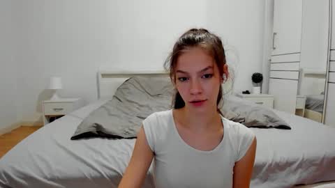 Snapshot of alexisyourdream chatting on October 3, 5:54 pm Alex online show from October 3, 5:54 pm