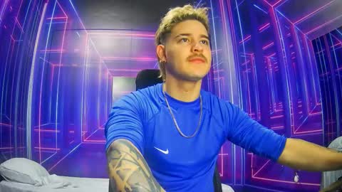 Snapshot of alexpierss chatting on September 30, 7:19 pm Alex online show from September 30, 7:19 pm