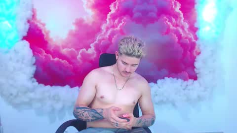 Snapshot of alexpierss chatting on October 7, 7:33 pm Alex online show from October 7, 7:33 pm