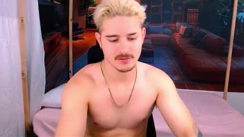 Snapshot of alexpierss chatting on October 31, 7:26 pm Alex online show from October 31, 7:26 pm