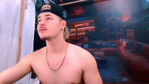 Snapshot of alexpierss chatting on November 1, 7:16 pm Alex online show from November 1, 7:16 pm