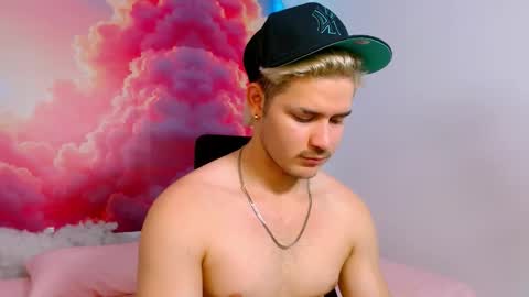 Snapshot of alexpierss chatting on November 8, 7:01 pm Alex online show from November 8, 7:01 pm