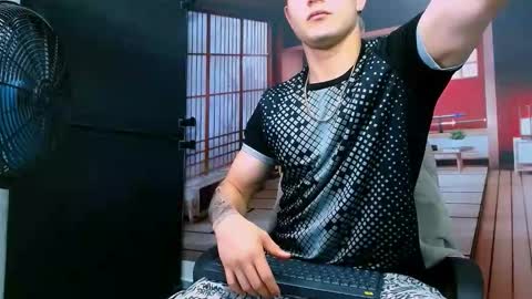 Snapshot of alexpierss chatting on November 10, 7:13 pm Alex online show from November 10, 7:13 pm