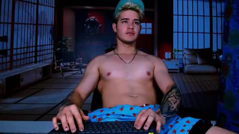 Snapshot of alexpierss chatting on November 12, 7:13 pm Alex online show from November 12, 7:13 pm