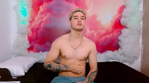 Snapshot of alexpierss chatting on November 17, 7:08 pm Alex online show from November 17, 7:08 pm