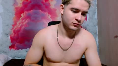 Snapshot of alexpierss chatting on November 18, 7:07 pm Alex online show from November 18, 7:07 pm