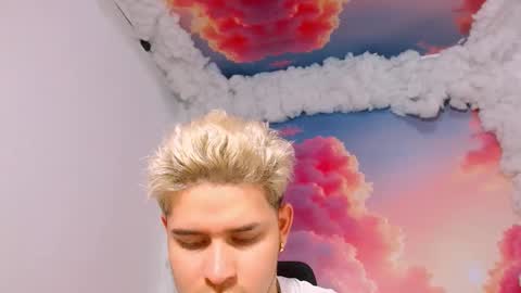 Snapshot of alexpierss chatting on November 19, 7:03 pm Alex online show from November 19, 7:03 pm