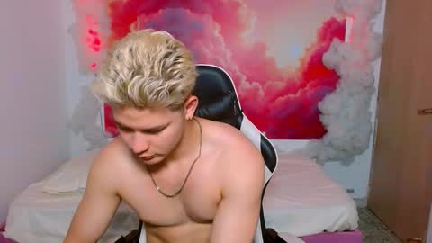 Snapshot of alexpierss chatting on November 25, 7:14 pm Alex online show from November 25, 7:14 pm